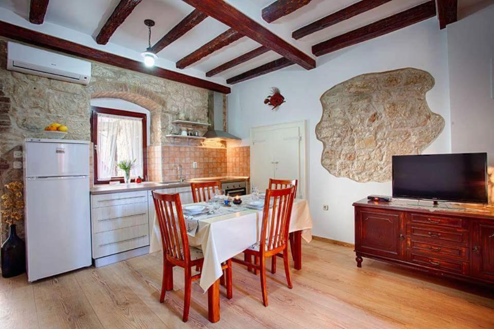 Apartment Domina Vis Zewnętrze zdjęcie